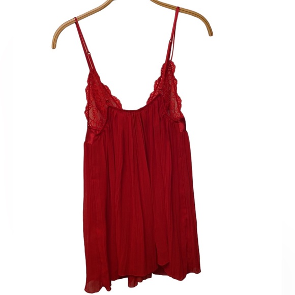 Victoria's Secret - Picture 2 of 9